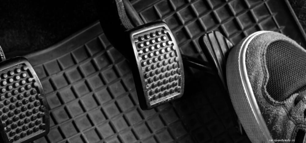 5 Symptoms of a Clogged Fuel Filter (& Replacement Cost)