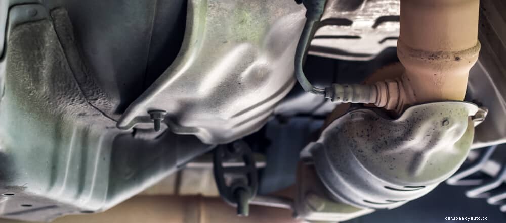 Check Engine Light – Meaning, Causes (& How to Fix It)