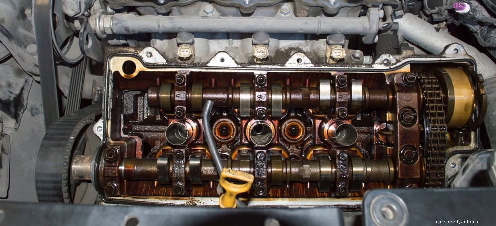 5 Symptoms of a Bad Valve Cover Gasket (Replacement Cost)
