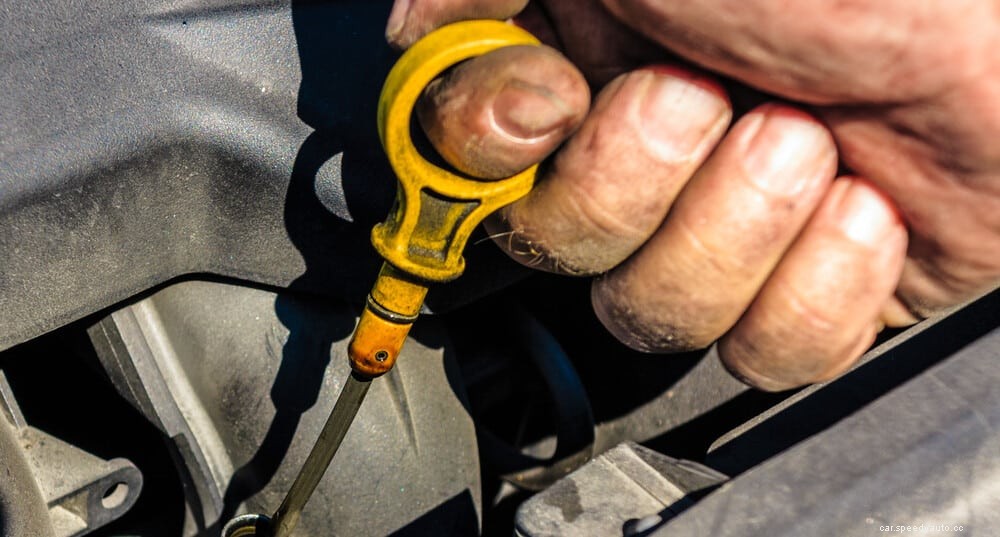 5 Symptoms of a Bad Valve Cover Gasket (Replacement Cost)