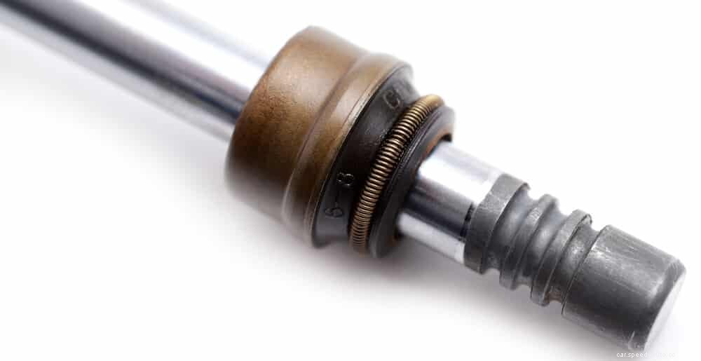 6 Symptoms of a Bad Valve Seal (& Replacement Cost)