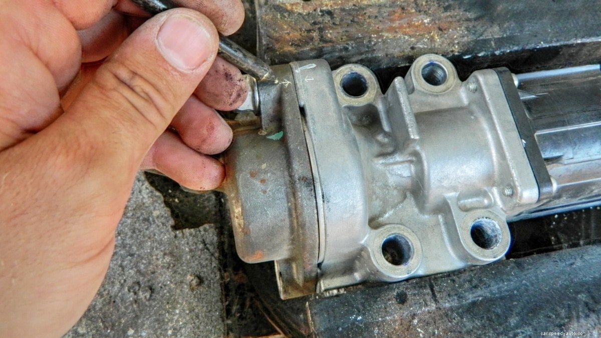 6 Symptoms of a Bad EGR Valve (& Replacement Cost)