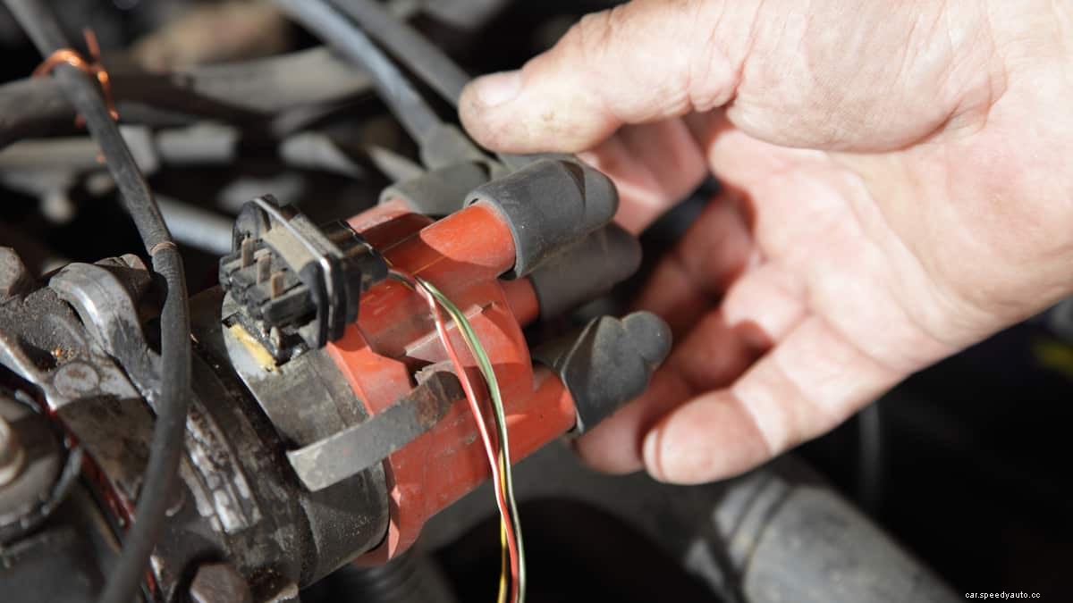 5 Symptoms of a Bad Distributor Cap (& Replacement Cost)