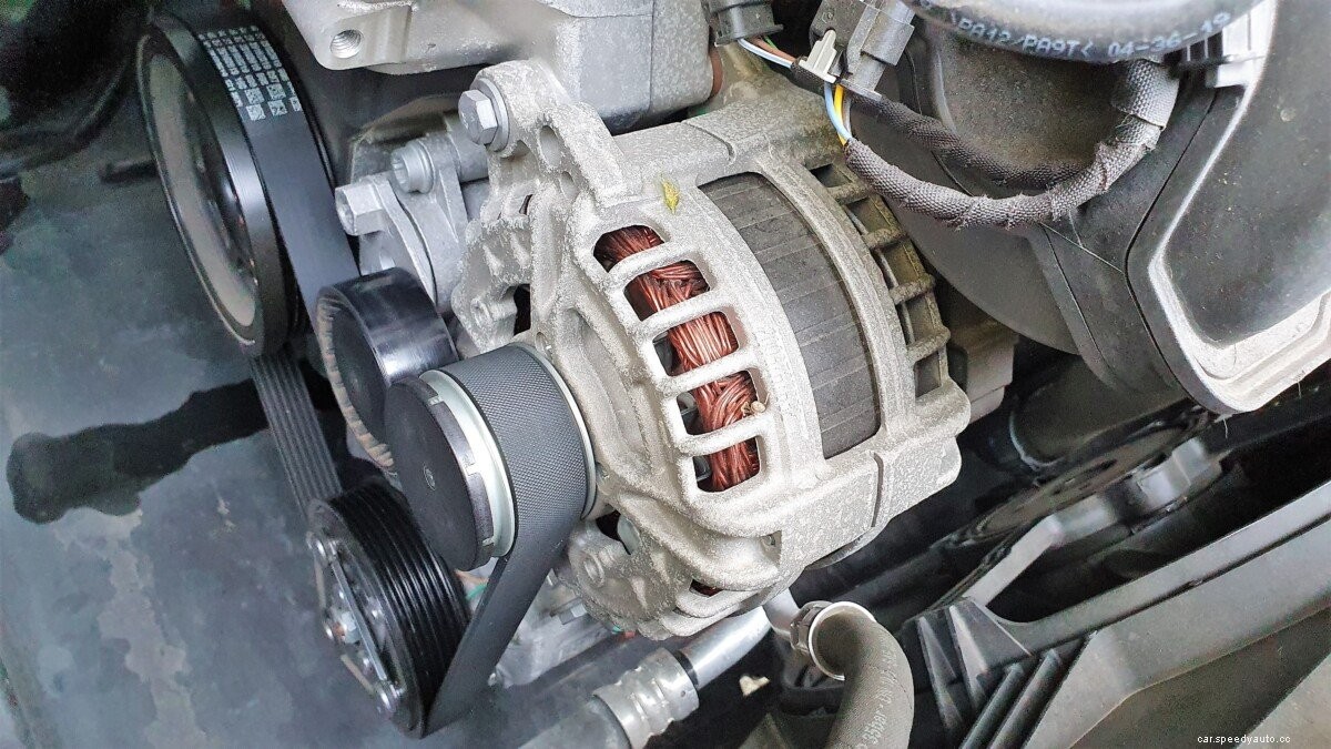 6 Symptoms of a Bad Alternator (& Replacement Cost)