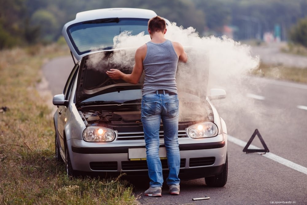 6 Causes of Smoke Coming From the Engine (What to do?)