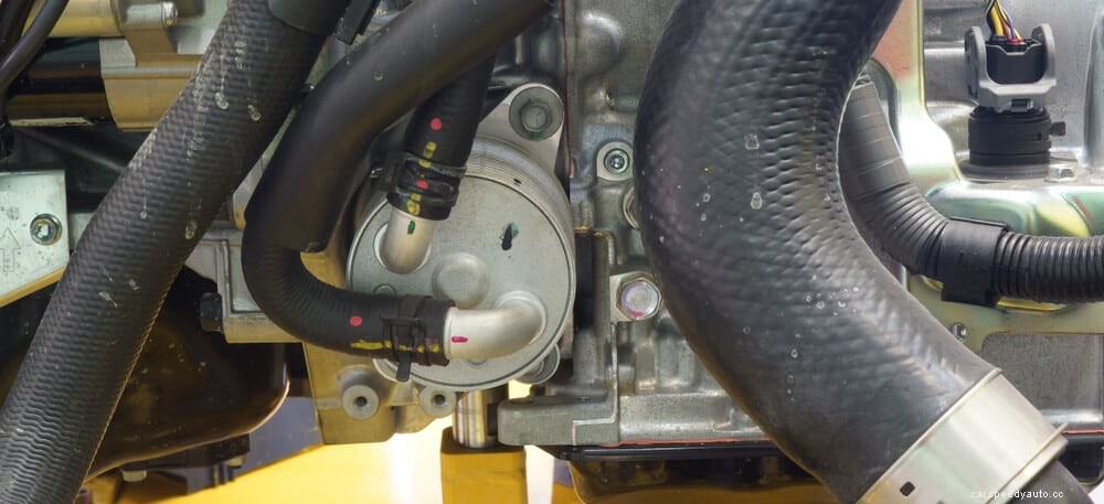 Oil In Coolant Reservoir? (Should I Worry?)