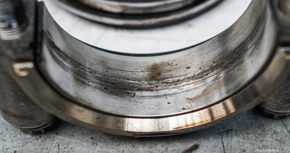 Low Oil Pressure: Symptoms & Causes (& How to Fix it)