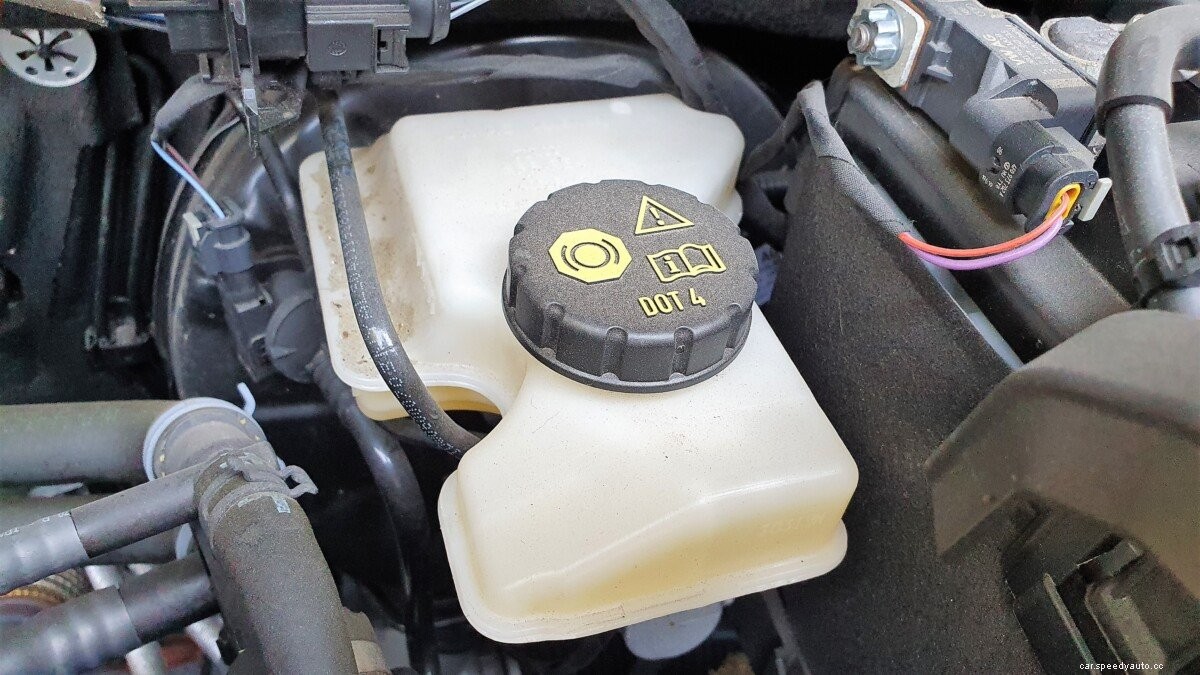 DOT 3 vs. DOT 4 Brake Fluid Differences (Can You Mix Them?)