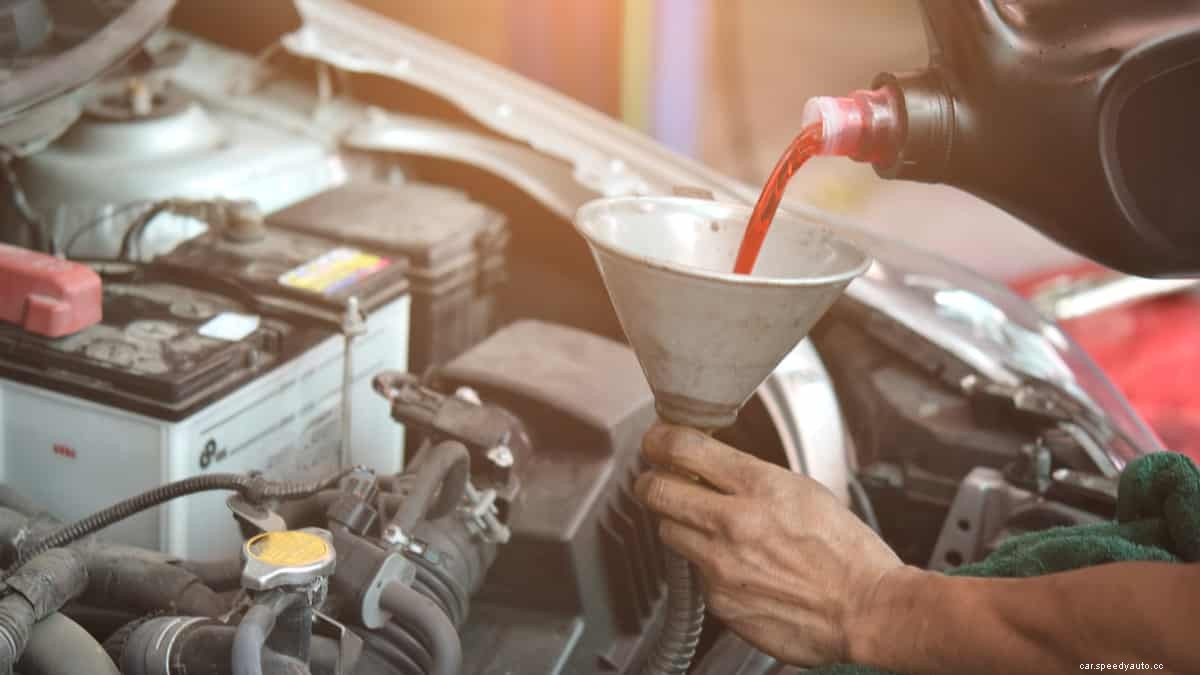 6 Symptoms of Low Transmission Fluid (Check the Level)