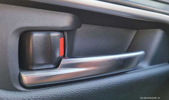 How to Permanently Restore Black Plastic Trim on Cars