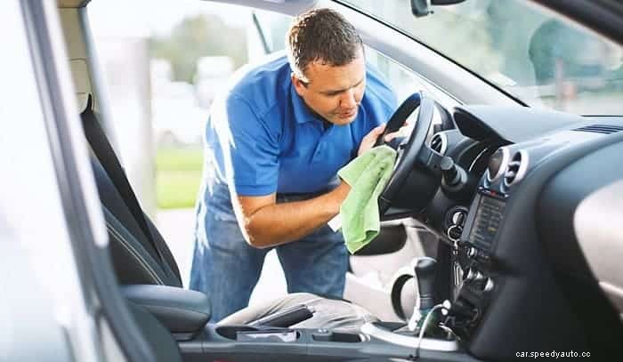 How Much to Tip a Car Wash Attendant and Car Detailer?