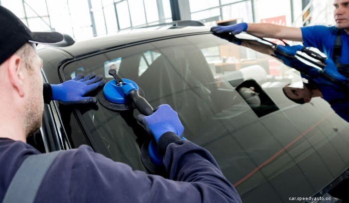 How Long to Leave Tape on After Windshield Replacement?