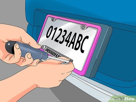 How to Decorate the Exterior of a Car