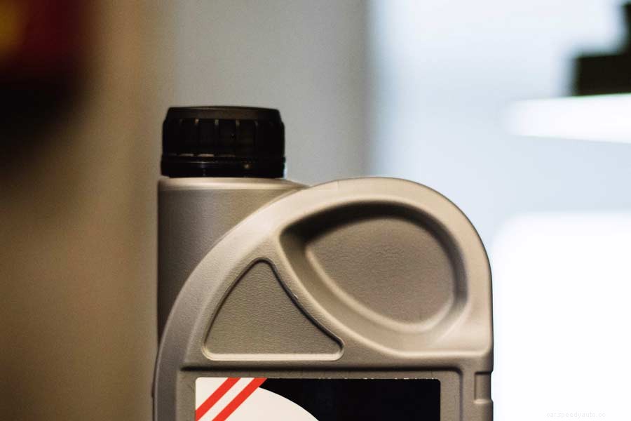 What You Need To Know About the Differences Between Synthetic and Conventional Oil