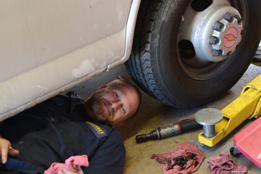 Why A Professional Should Change Your Oil