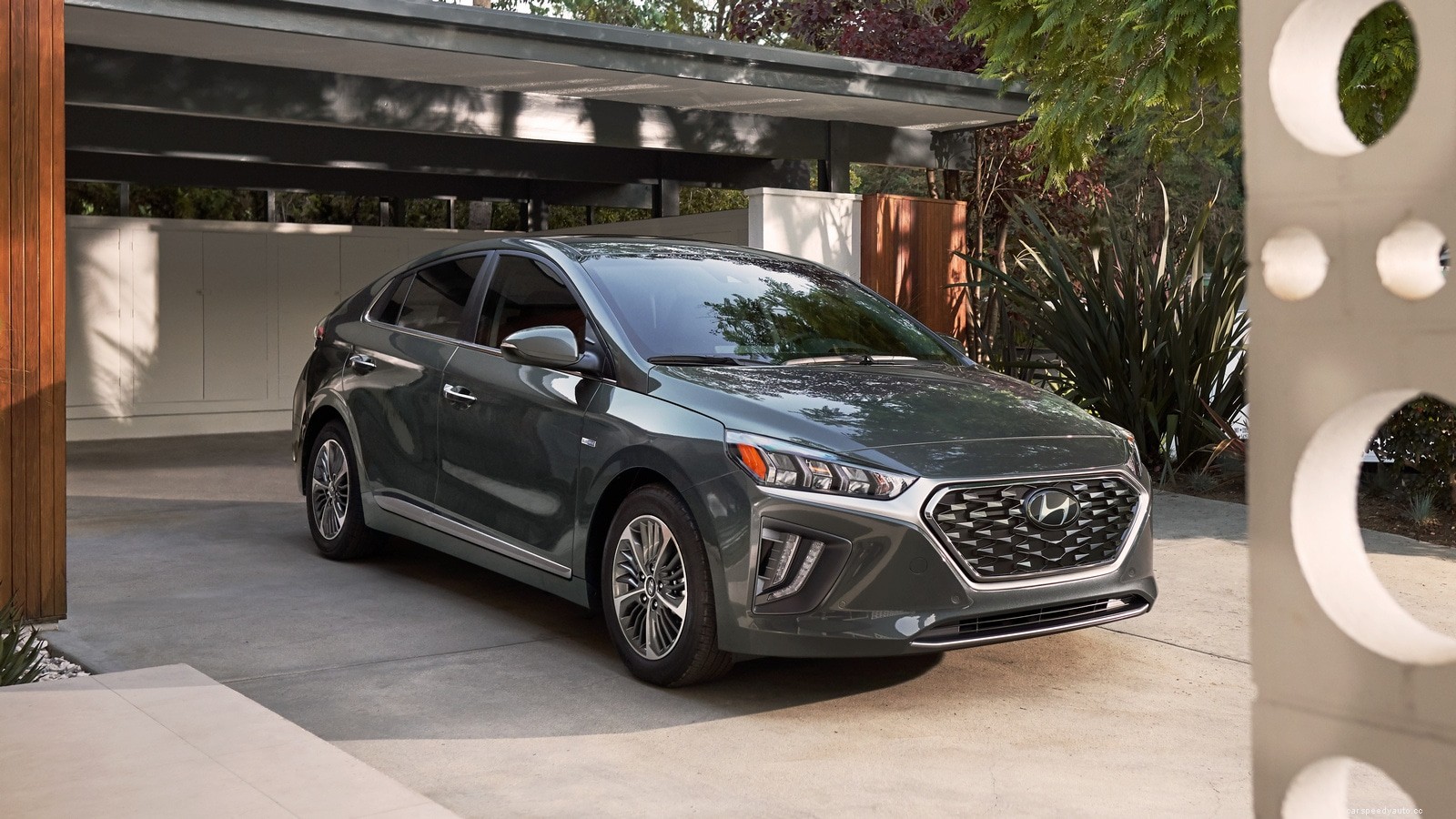 Best Commuter Cars and SUVs in 2021 and 2022