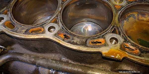 Symptoms of Engine Damage from Overheating