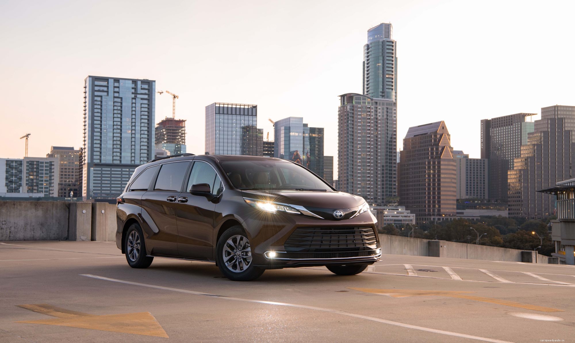 The 2022 Toyota Sienna Is the ‘Best-Fuel Efficient Minivan’