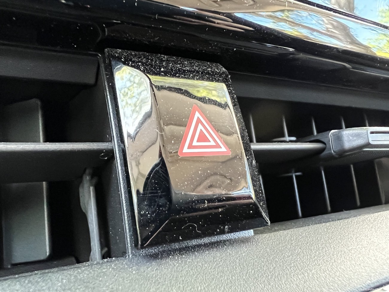 When to Use (and Not Use) Your Car’s Hazard Lights