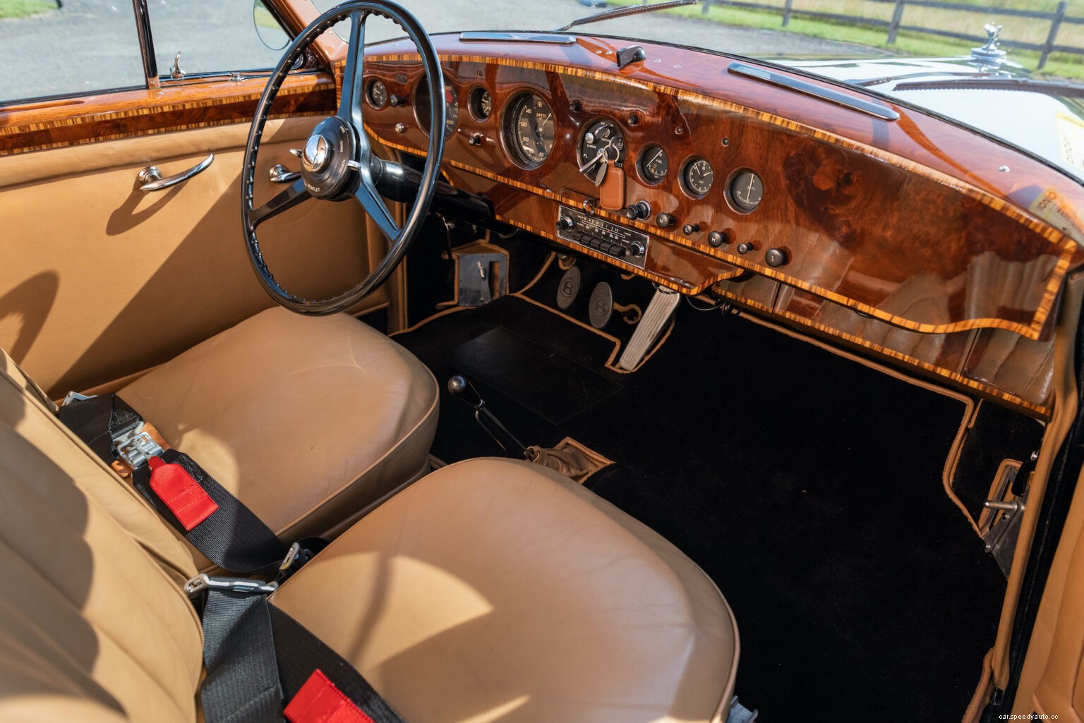 This Is the Classiest James Bond Car That Everyone Has Forgotten About