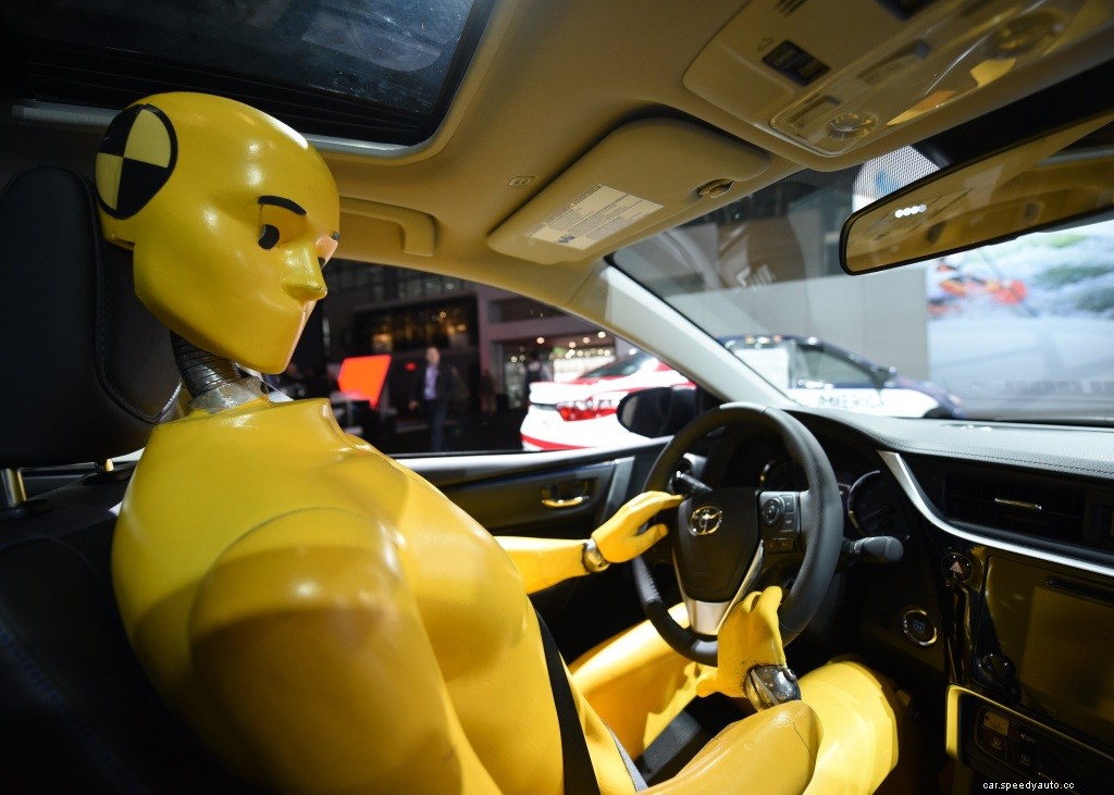 Weirdly, the Stick Toyota GR 86 Is Missing a Bunch of Safety Features