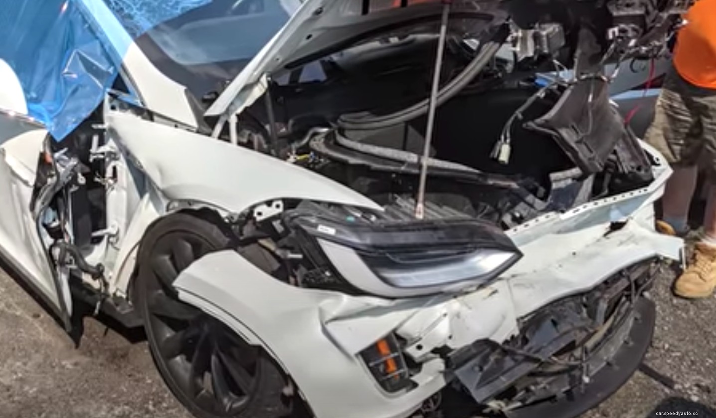 Watch: Tesla In 2 Simultaneous Crashes-But No Airbag Deployment