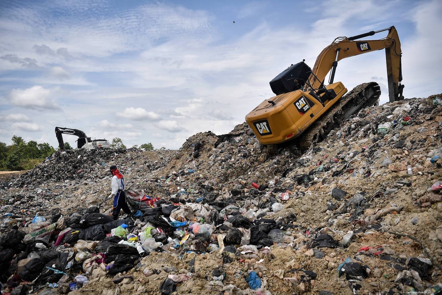 Bob Vila: Why Mulching Leaves with a Lawn Mower Is Better Than Raking Them