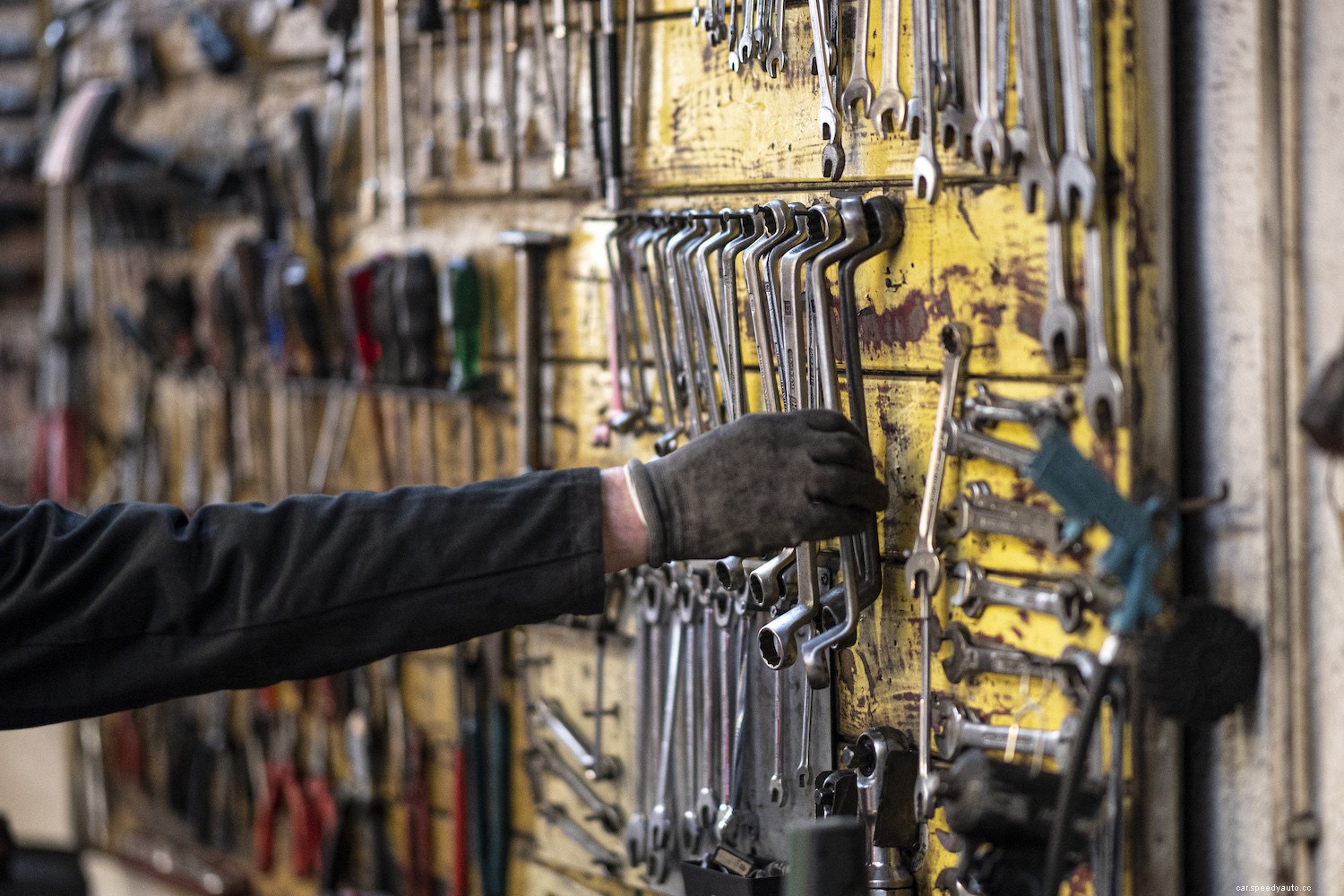 Ford Shelby GT500 Mustang Beats Tesla Model S Plaid In A Drag Race