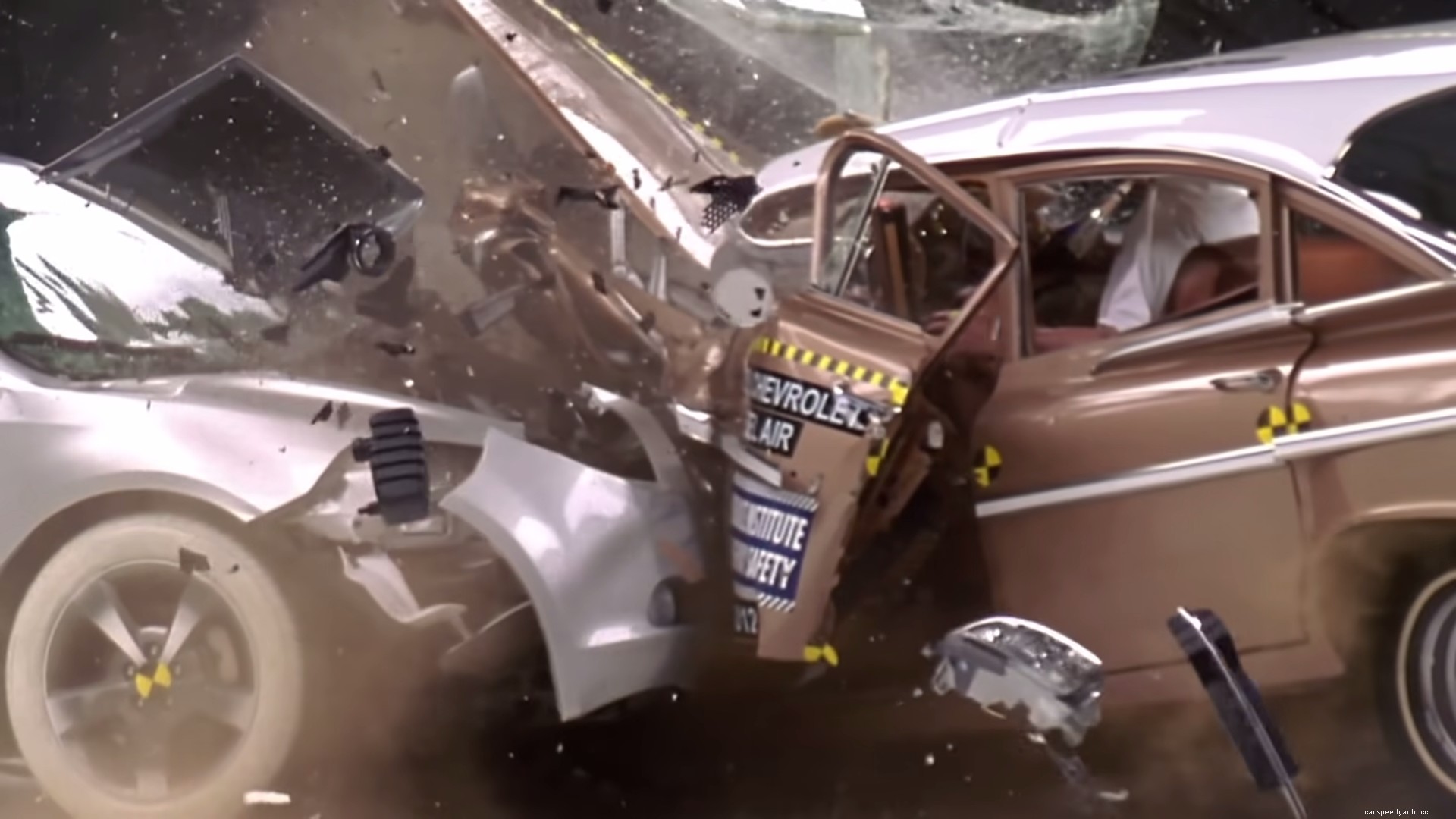 IIHS Crash Test: 1959 Chevrolet Bel Air vs. 2009 Chevrolet Malibu