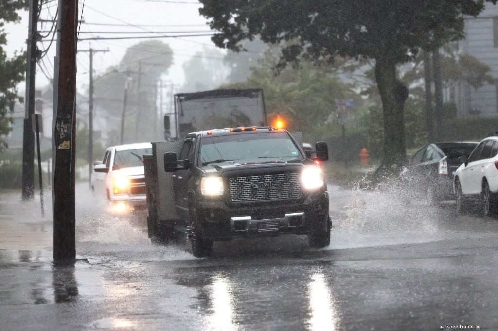 Is It Illegal to Use Your Hazard Lights in the Rain?