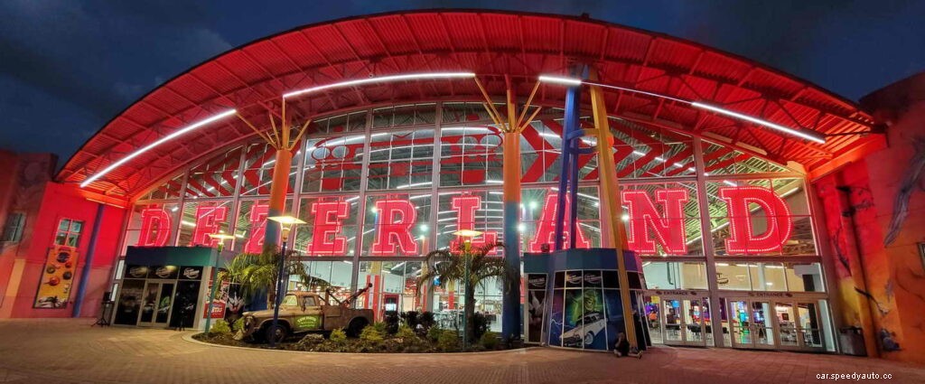 If You’re in Florida and Love Classic Cars, Go Visit Dezerland