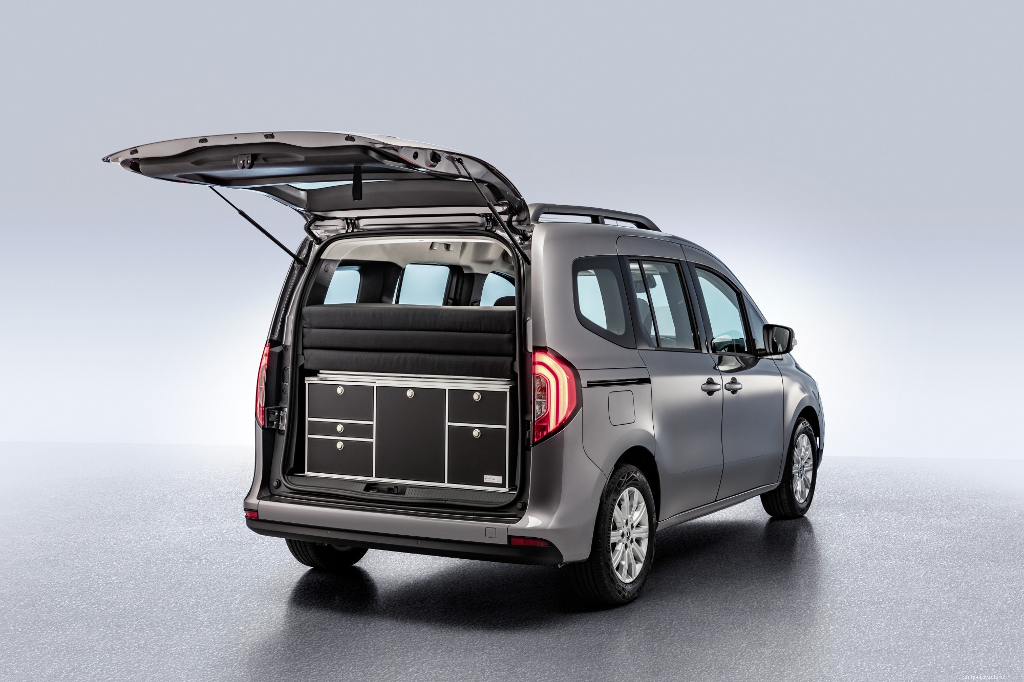 Mercedes-Benz Citan: Cook Dinner in Your Mercedes Micro Camper