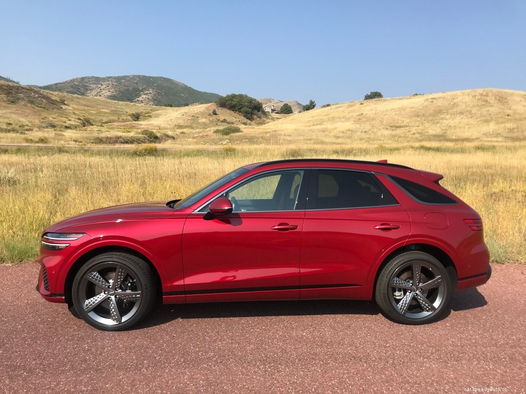 The 2022 Genesis GV70 Has All of the Tech-Savvy Features You Need in Your Life