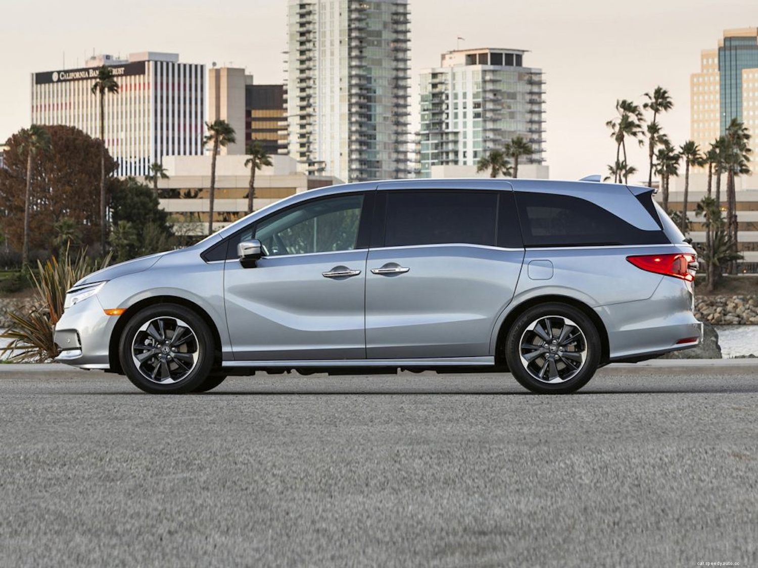 2021 Honda Odyssey Review, Pricing, and Specs