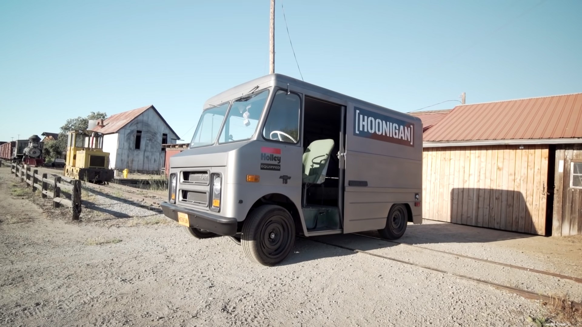 Drag Race: Porsche 718 Cayman vs Tuned Delivery Van