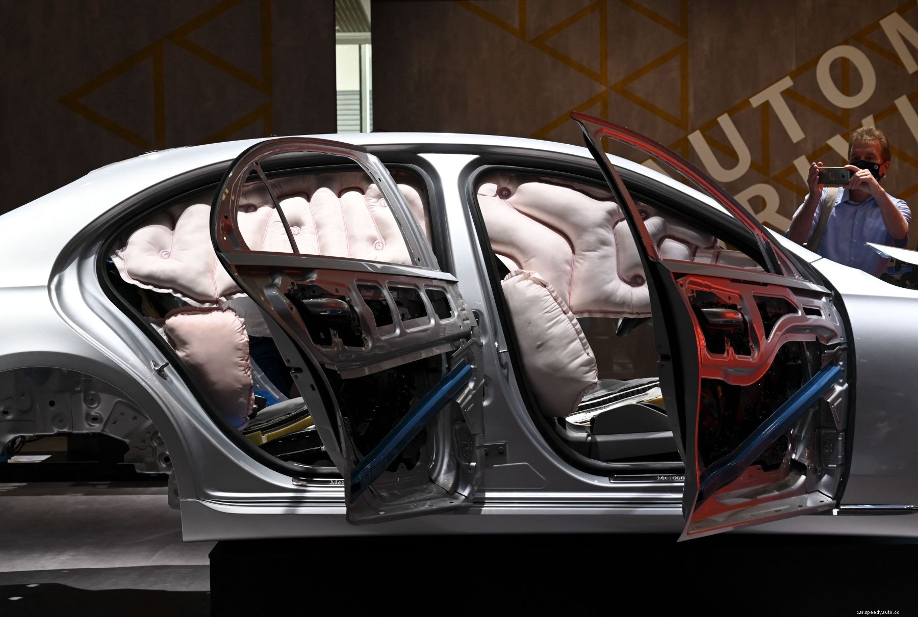 How Many Airbags Should a Car Have?