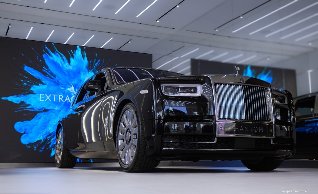 Over the Top Luxury: 2021 Rolls-Royce Phantom Versus 2021 Mercedes Maybach S-Class