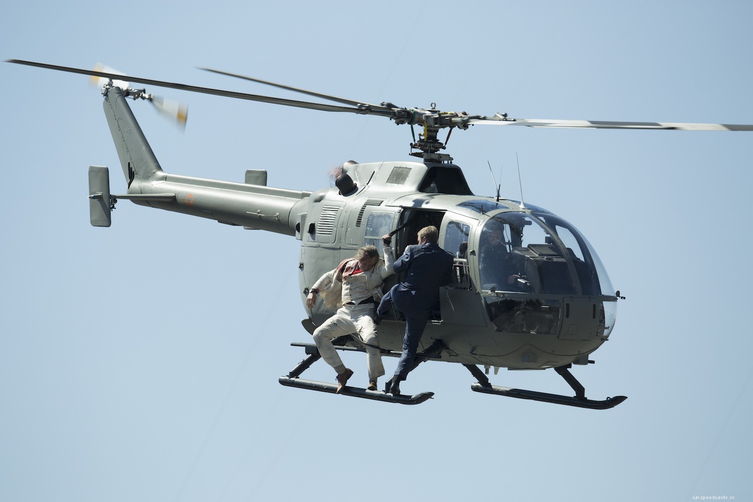 Why The James Bond Helicopter Fight In Spectre is Impossible (It’s Not The Reason You Think)