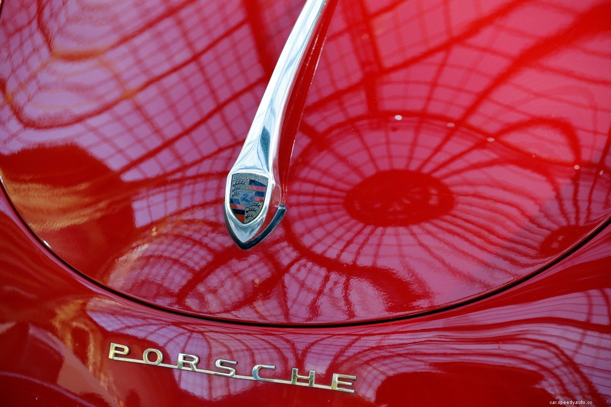 Valkyrie Racing Team Outfitted a Porsche 356A With Snow Shoes