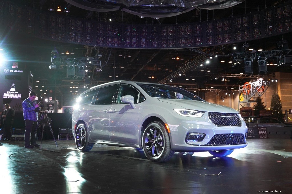 The 2022 Chrysler Pacifica Hybrid Loses Options, Gains Price Hike