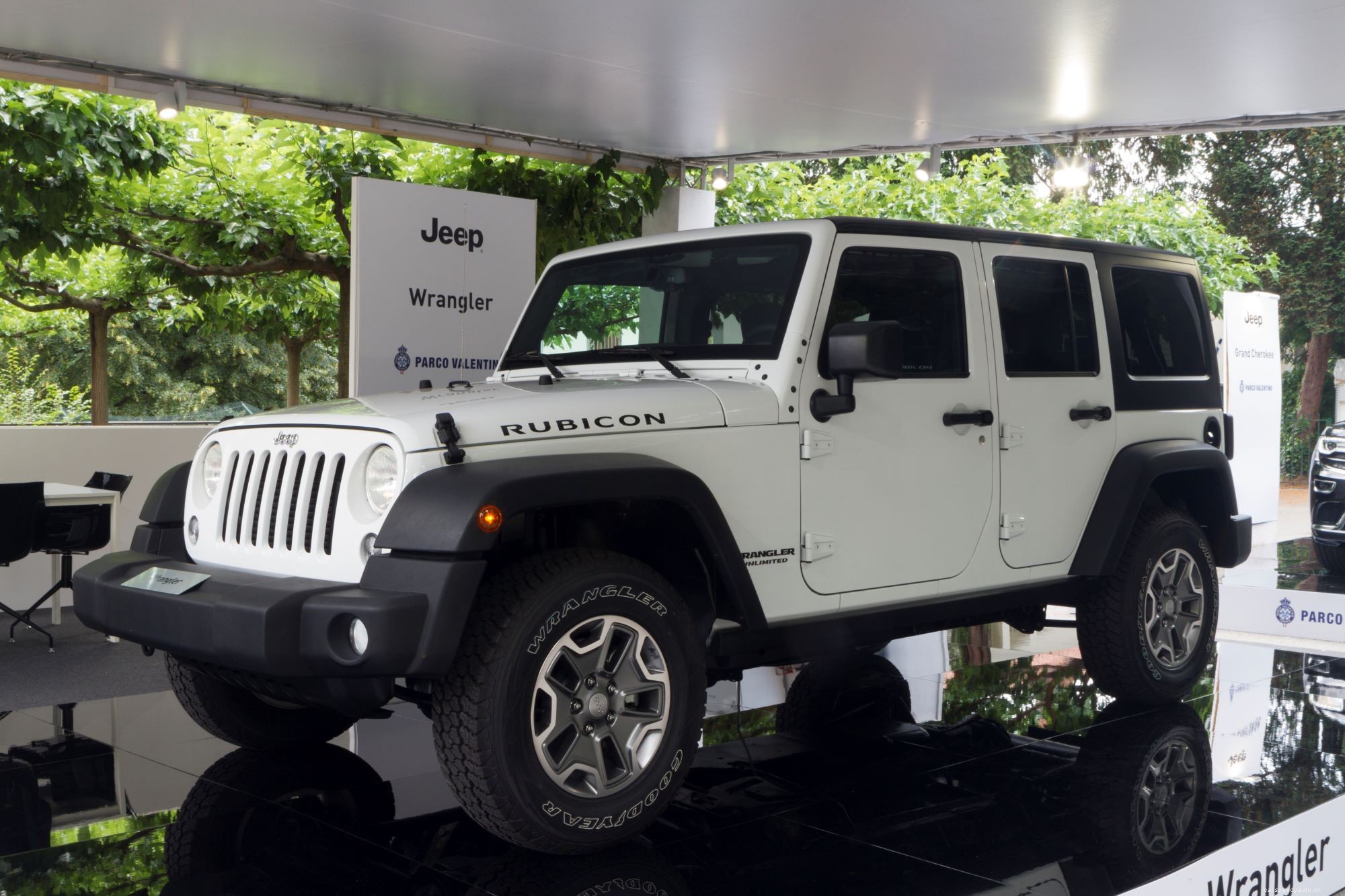 Apes Together Strong: Jeep Performance Parts Adds Gorilla Glass Windshields for Wrangler and Gladiator