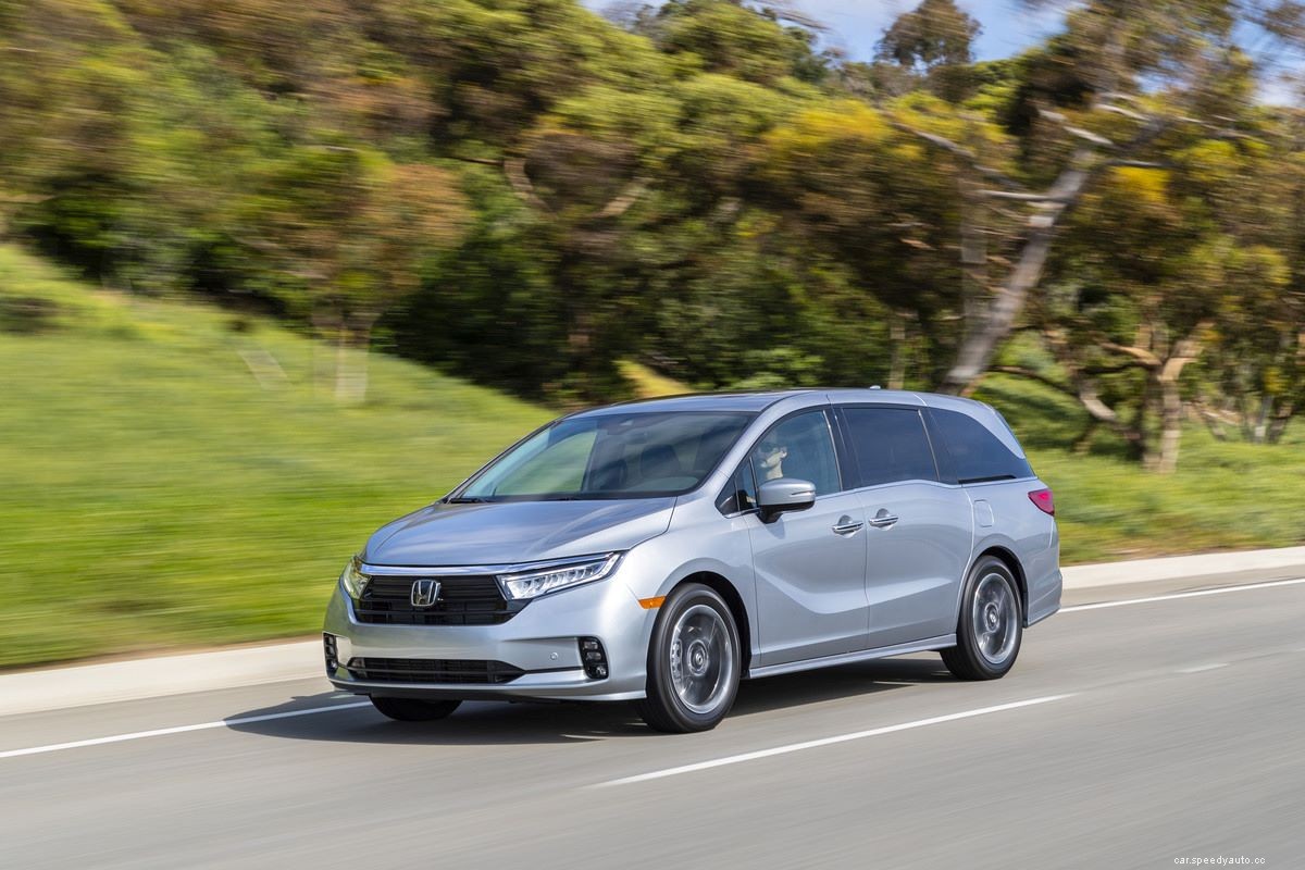 5 Best Minivans to Save Money on Gas