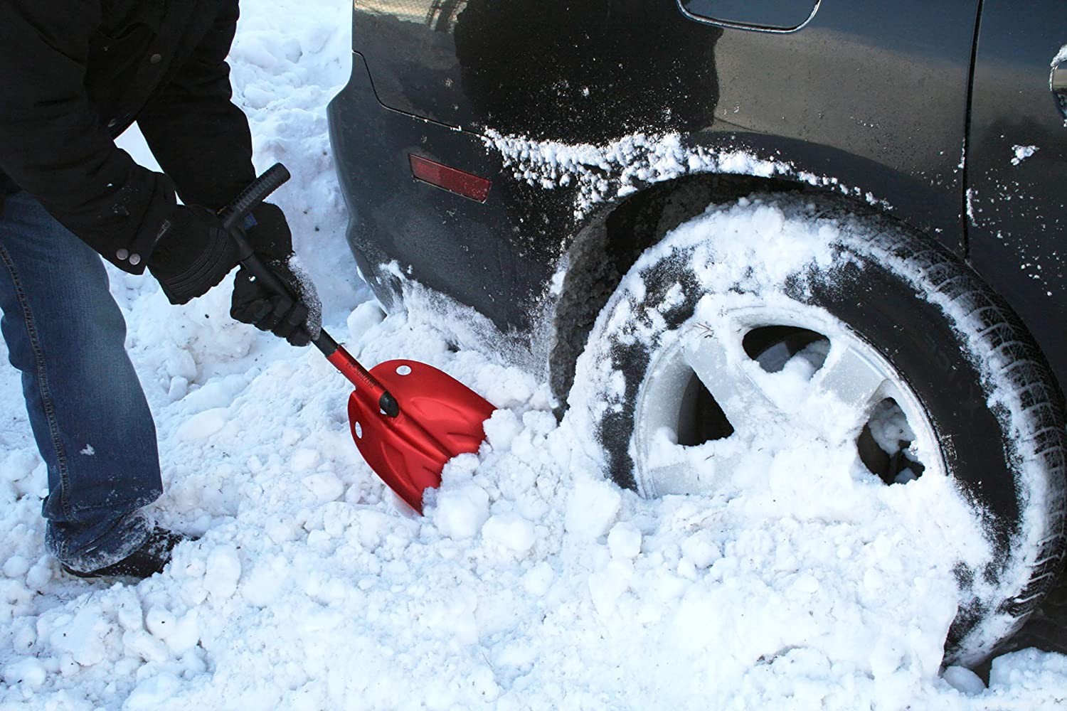 Don’t Get Stranded This Holiday Season! Keep These 7 Emergency Products in Your Car