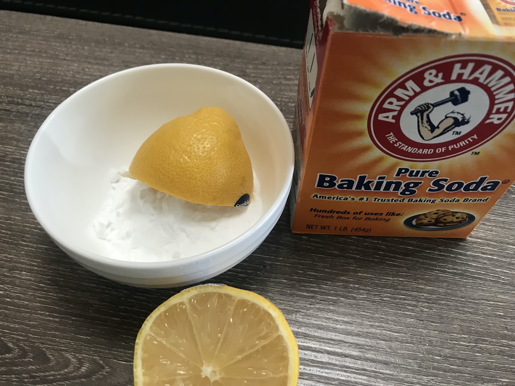 How to Use a Lemon and Baking Soda to Clean Your Car’s Headlights