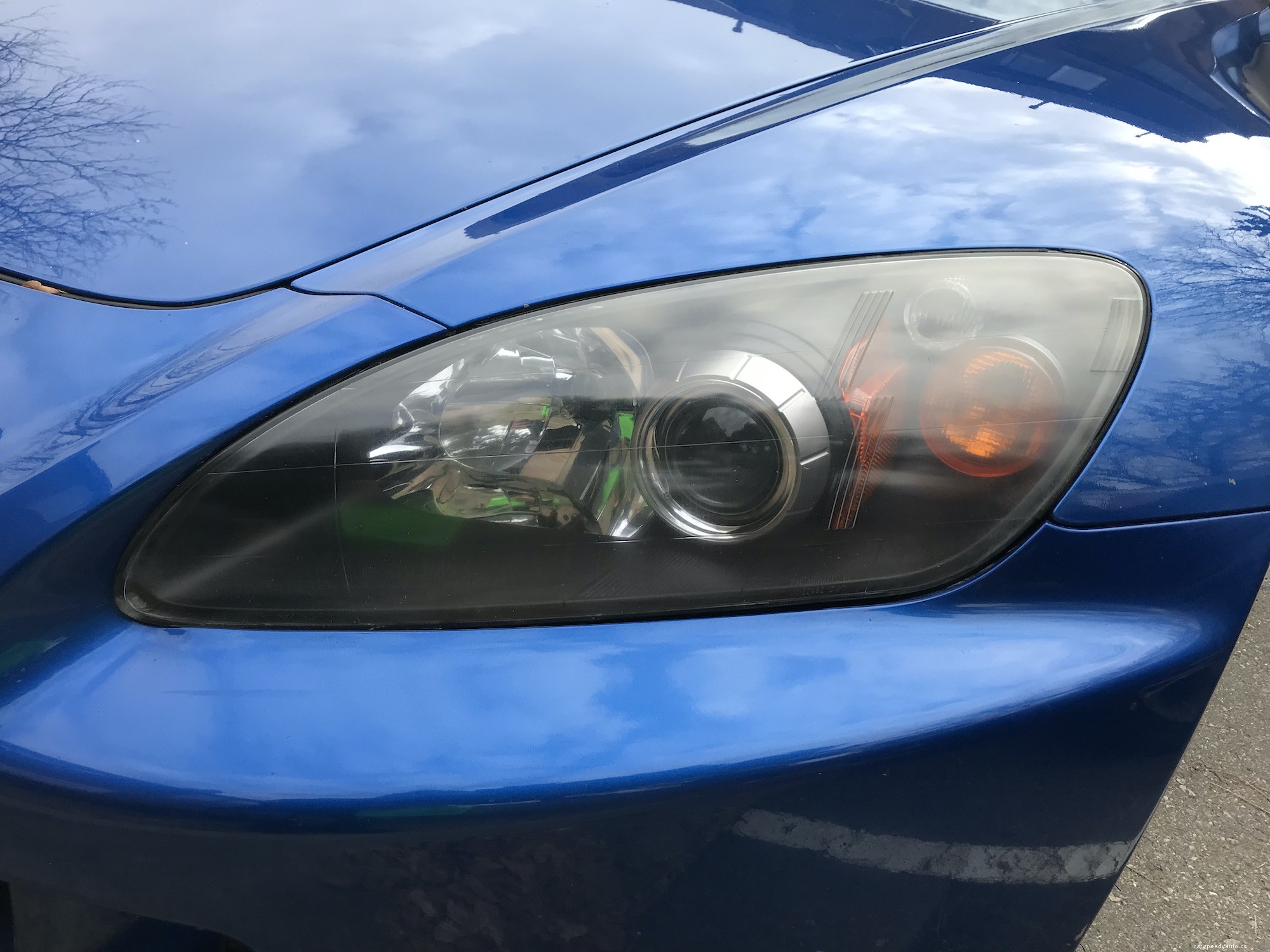 How to Use a Lemon and Baking Soda to Clean Your Car’s Headlights