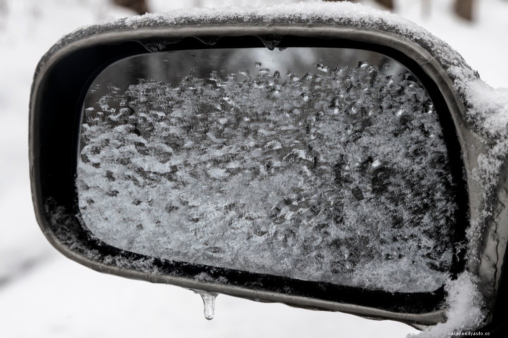 Use a Potato to Prevent Ice From Forming on Your Car’s Windshield