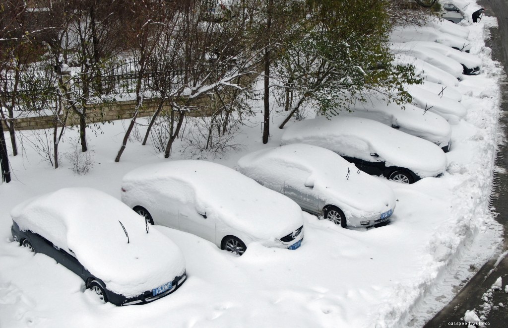 Use a Potato to Prevent Ice From Forming on Your Car’s Windshield