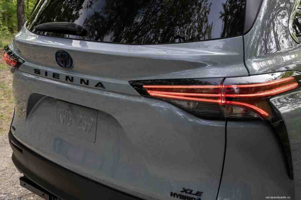What’s Different About the 2022 Toyota Sienna Hybrid Compared to the 2021 Model?