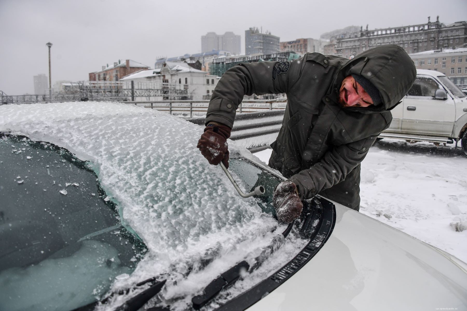 How to Help Against the Fight Against Ice and Fog on Your Windshield