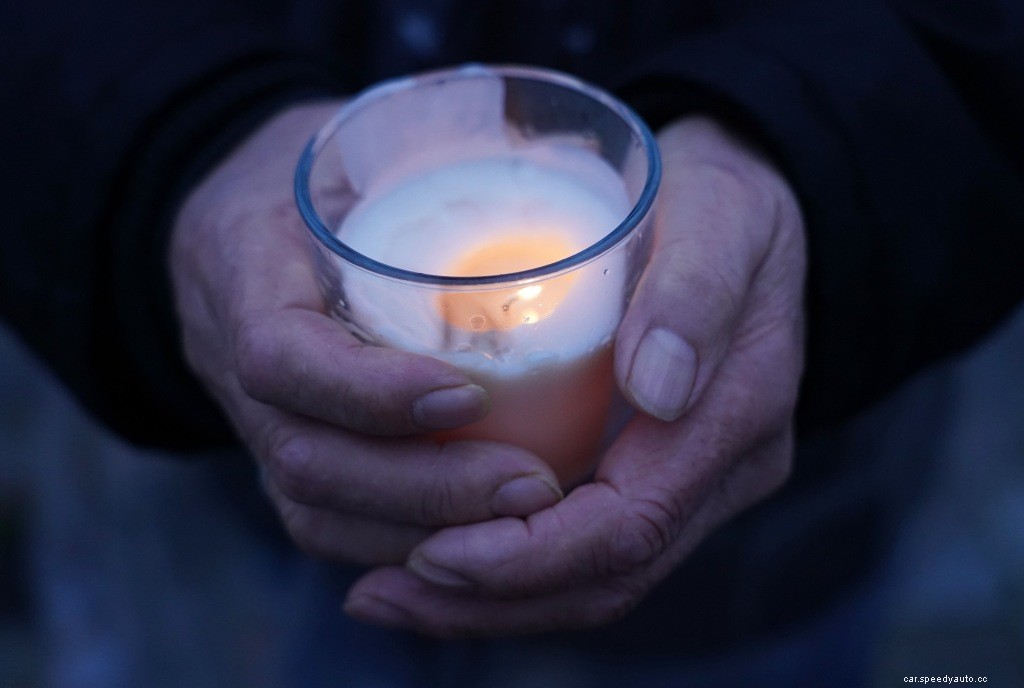 11 Essential Items to Keep in Your Car for a Winter Survival Kit